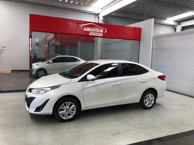 Toyota YARIS 1.5 16V SEDAN XL Toyota YARIS 1.5 16V SEDAN XL