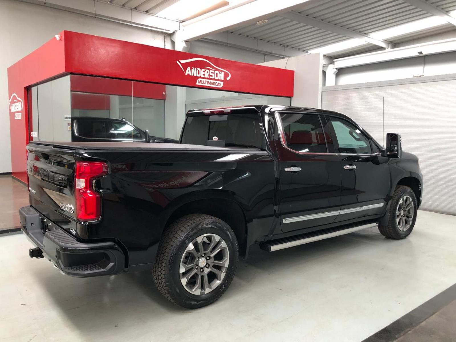 Chevrolet SILVERADO 5.3 V8 HIGH COUNTRY 4X4 - foto 4