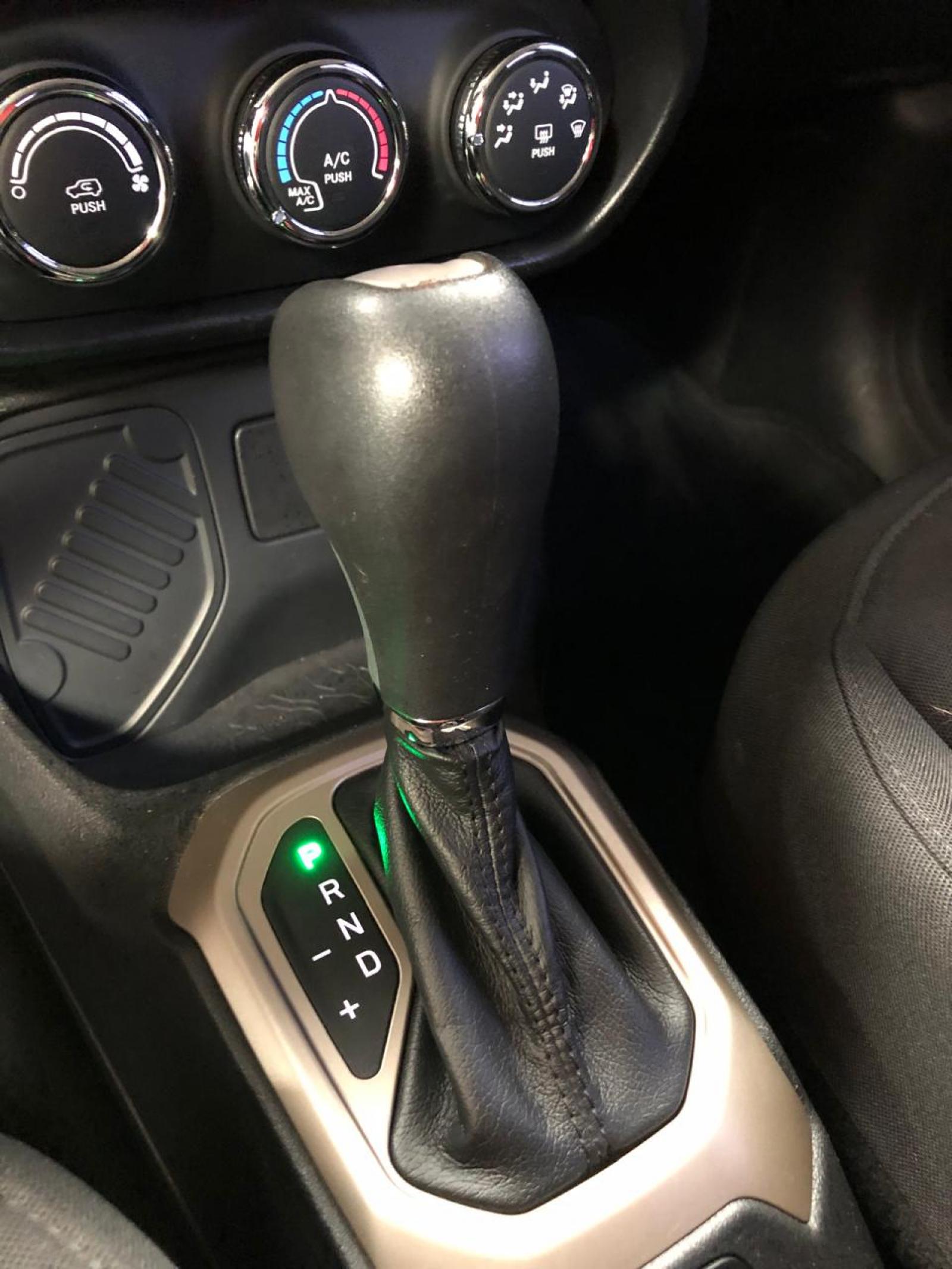 Jeep RENEGADE 1.8 16V - foto 11