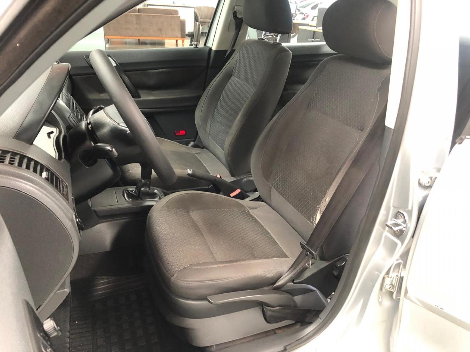 Volkswagen POLO SEDAN 1.6 MI COMFORTLINE 8V - foto 9