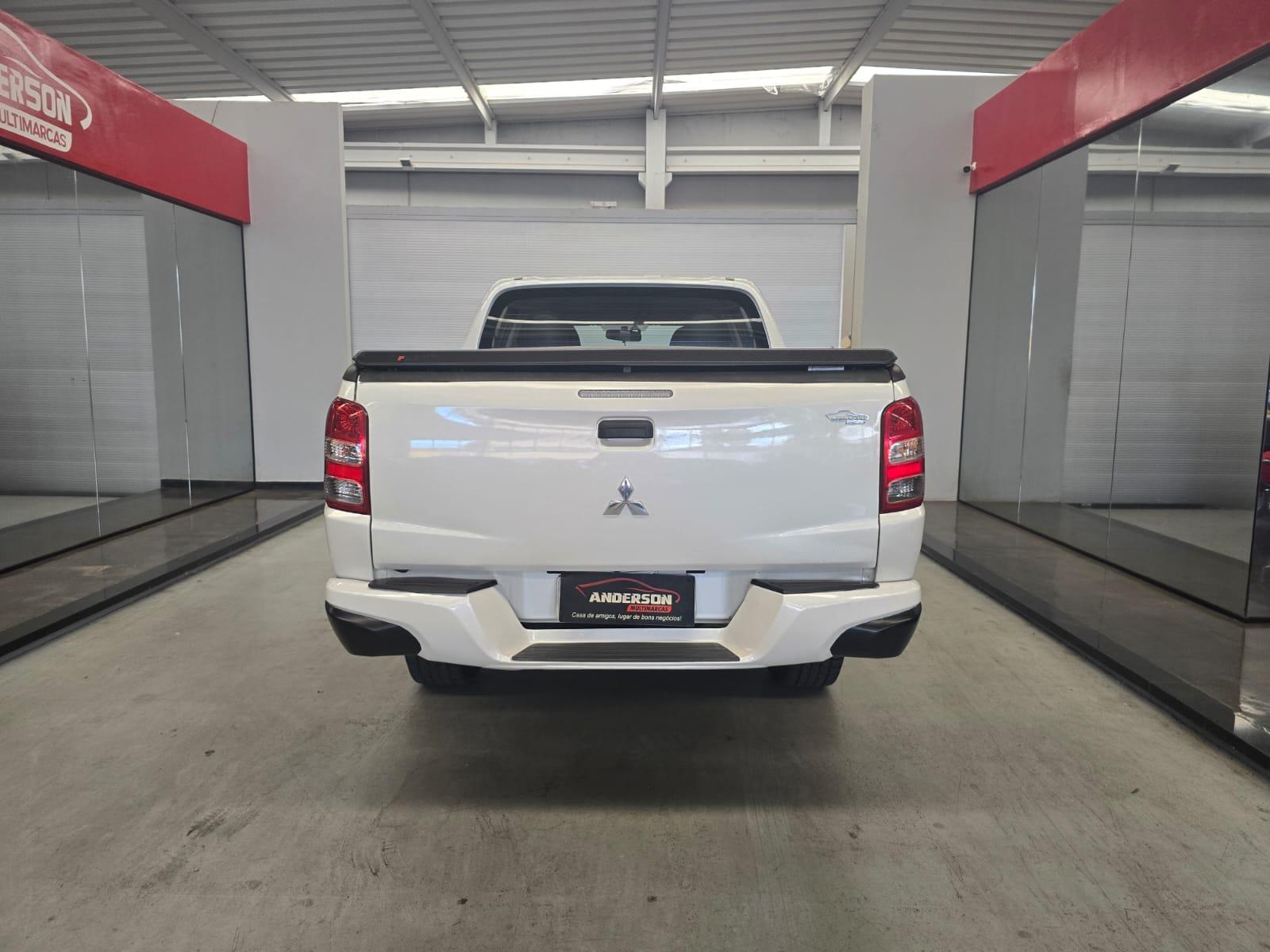 Mitsubishi L200 TRITON 2.4 TURBO SPORT GLS 4X4 - foto 5