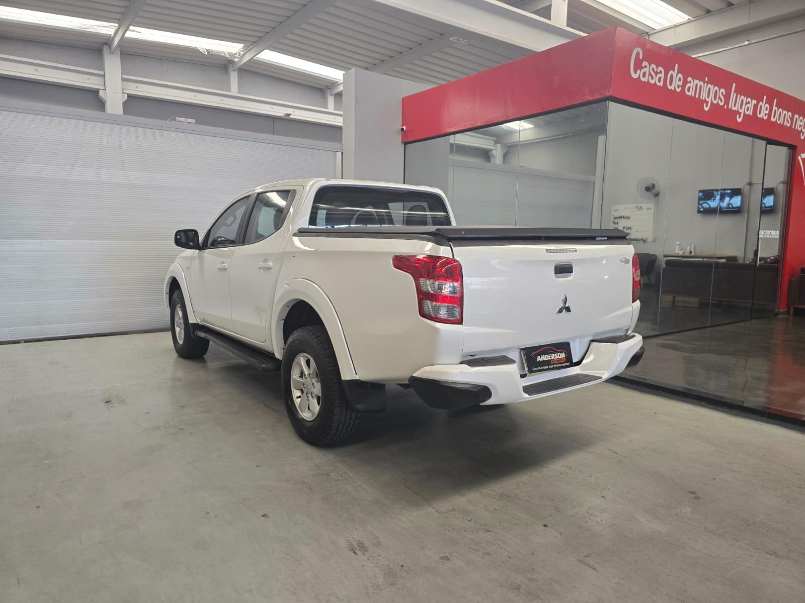 Mitsubishi L200 TRITON 2.4 TURBO SPORT GLS 4X4 - foto 6