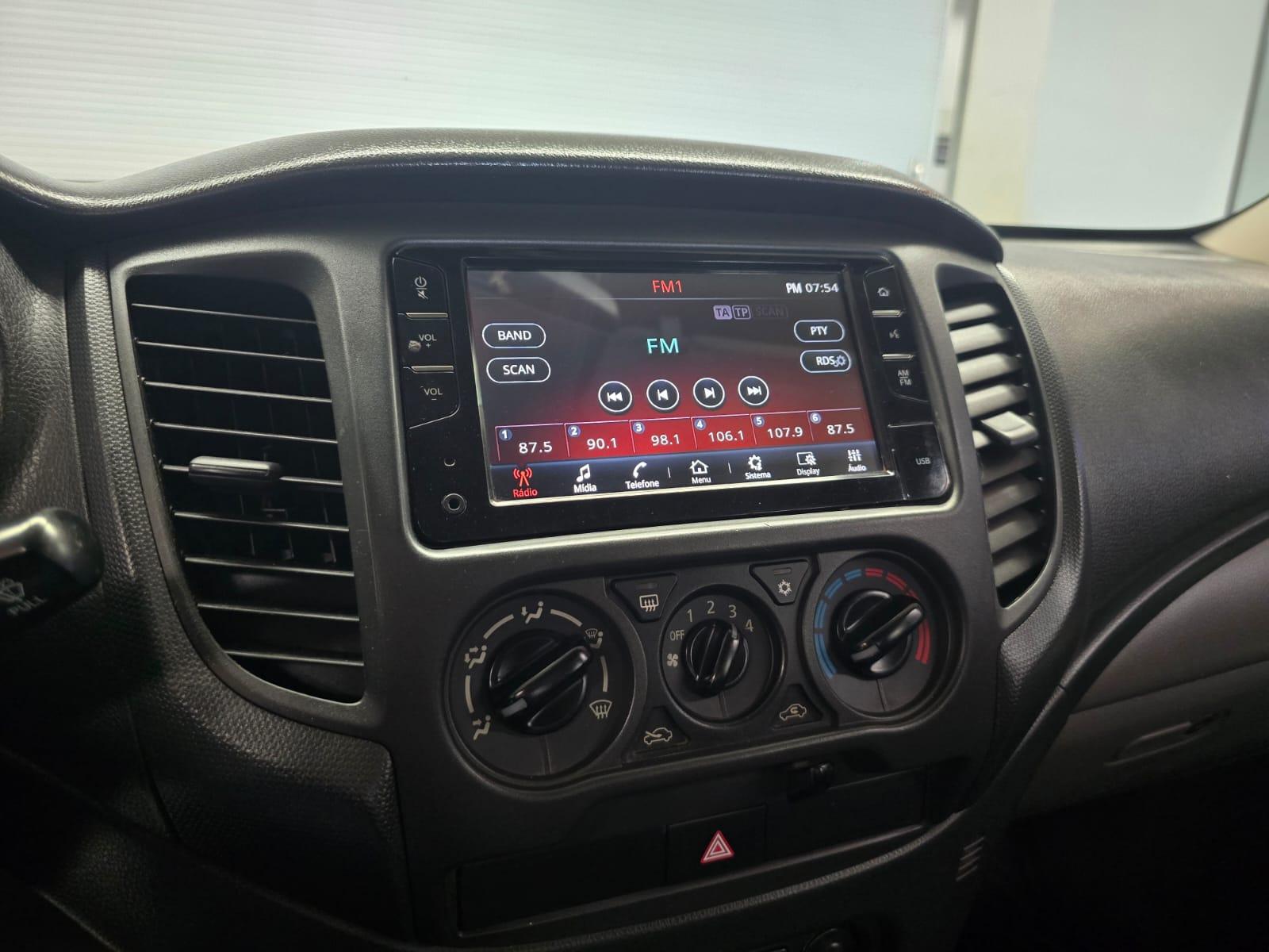 Mitsubishi L200 TRITON 2.4 TURBO SPORT GLS 4X4 - foto 10