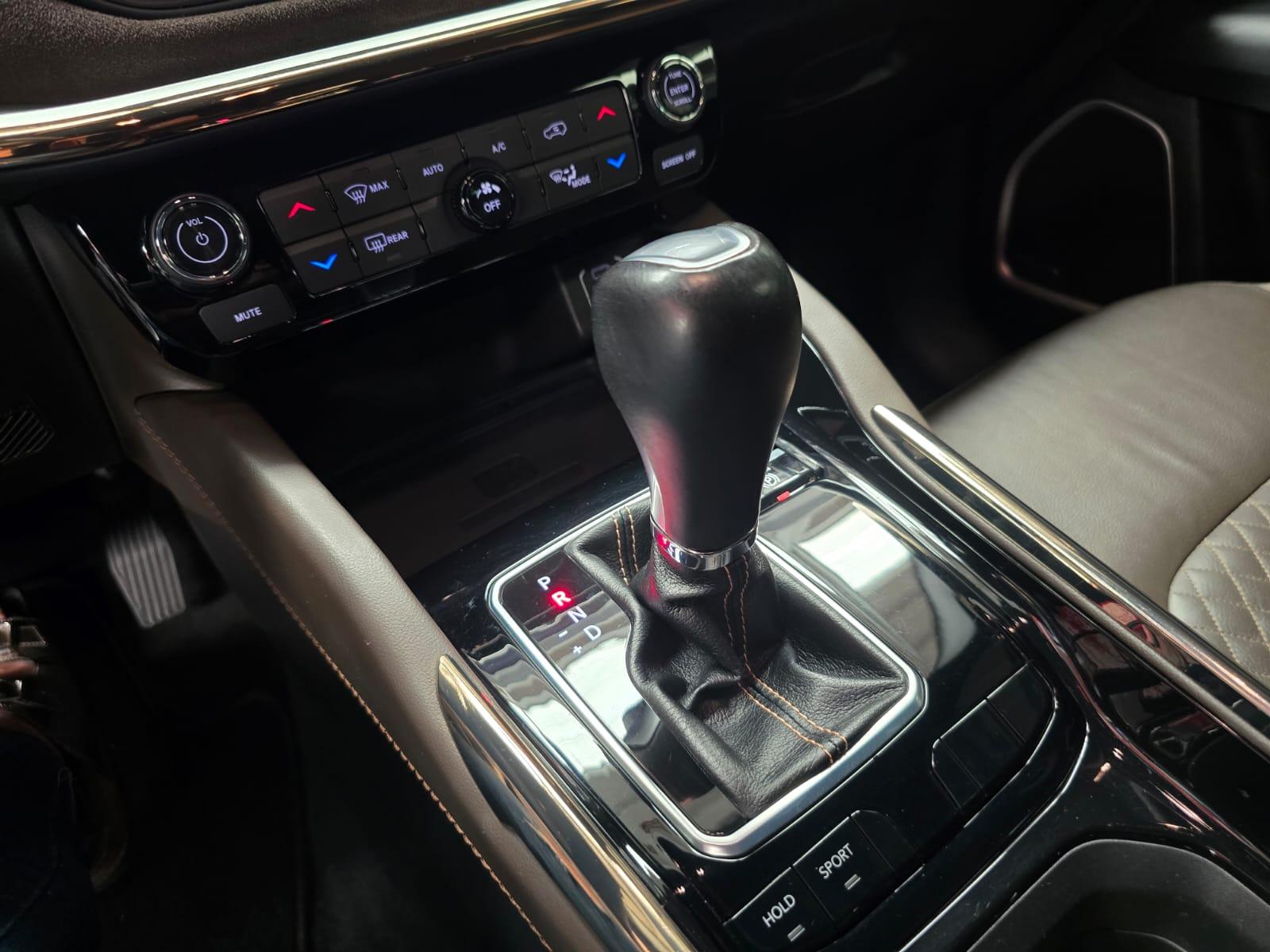 Jeep COMMANDER 1.3 T270 TURBO OVERLAND - foto 12