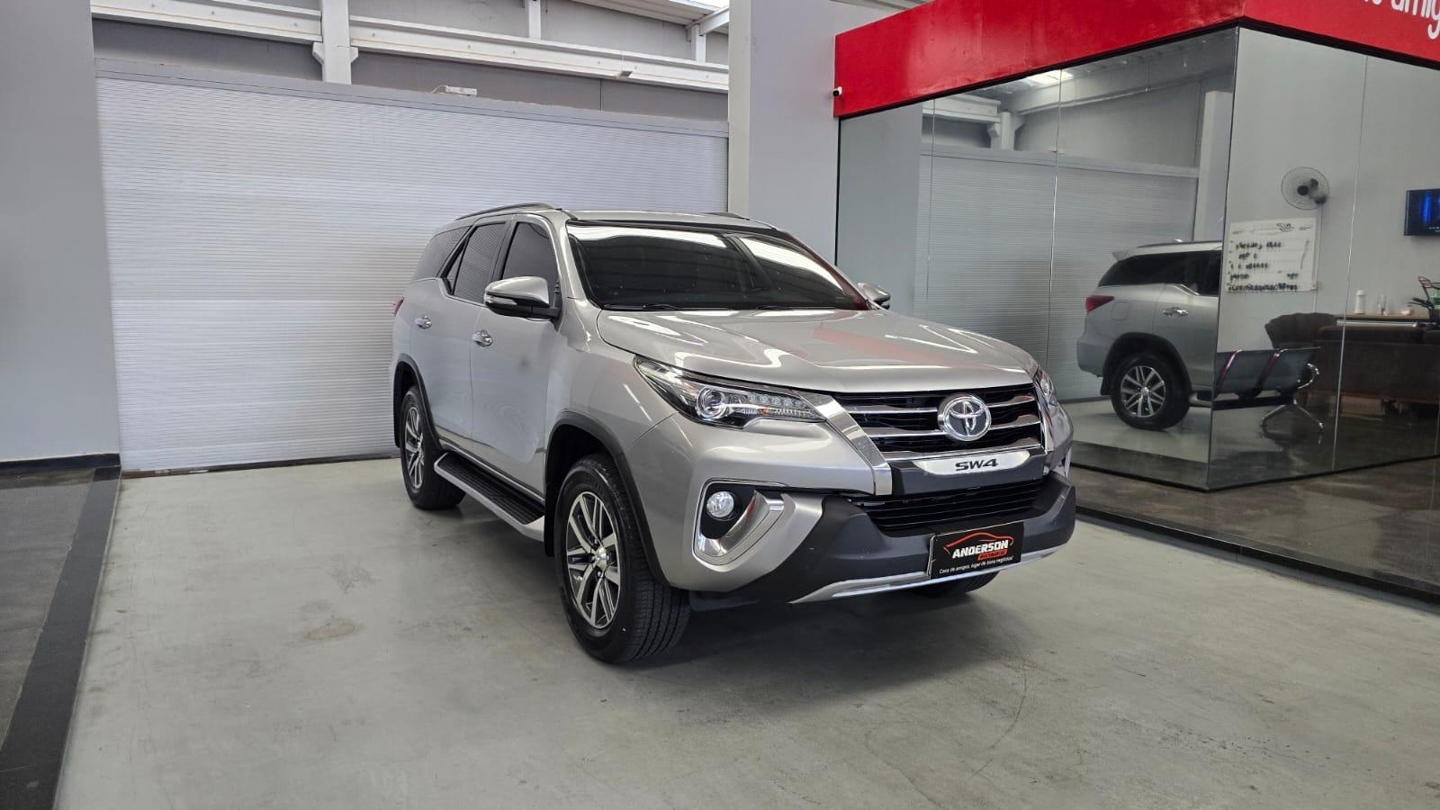Toyota HILUX SW4 2.8 SRX - foto 3