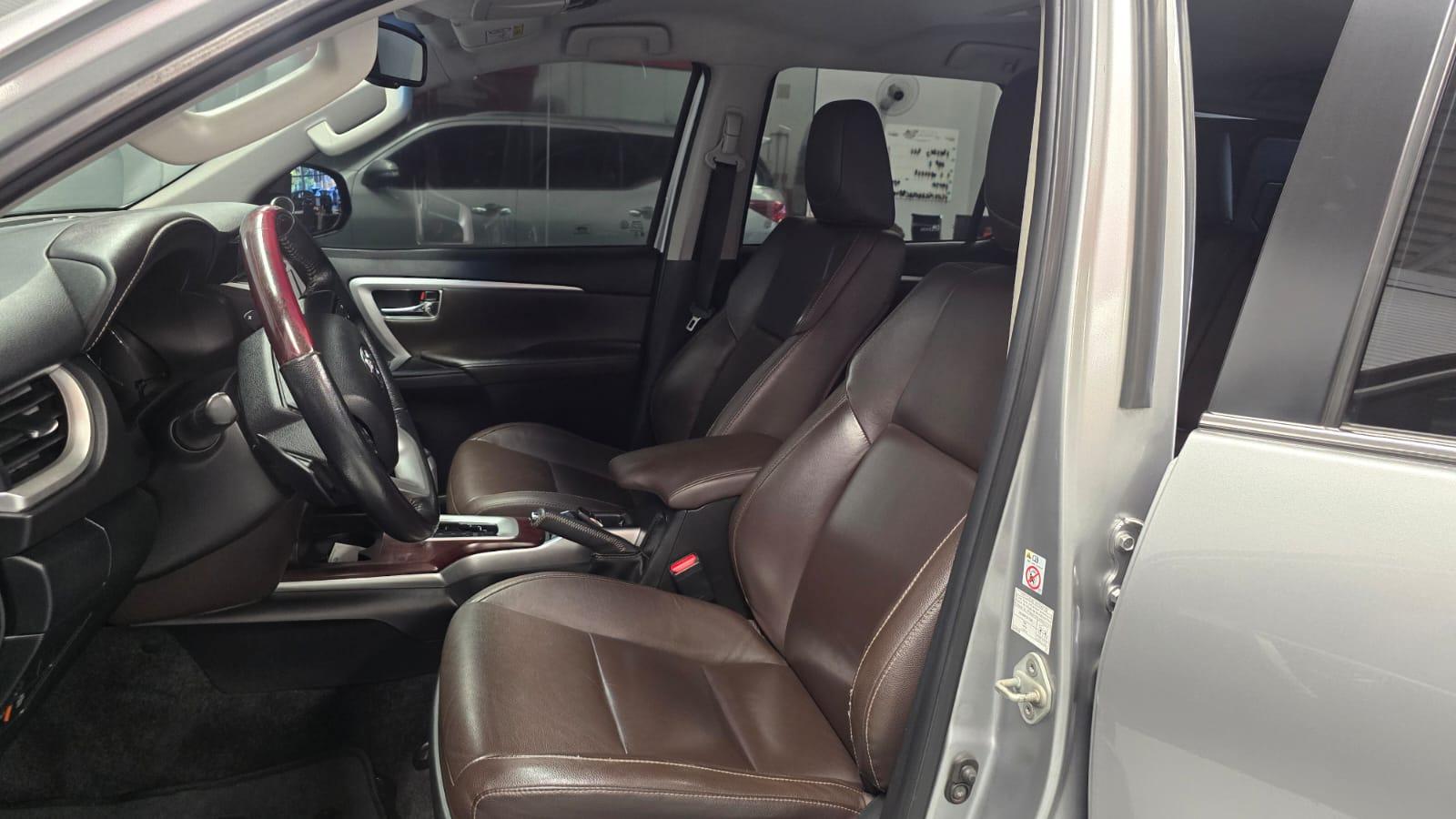 Toyota HILUX SW4 2.8 SRX - foto 8