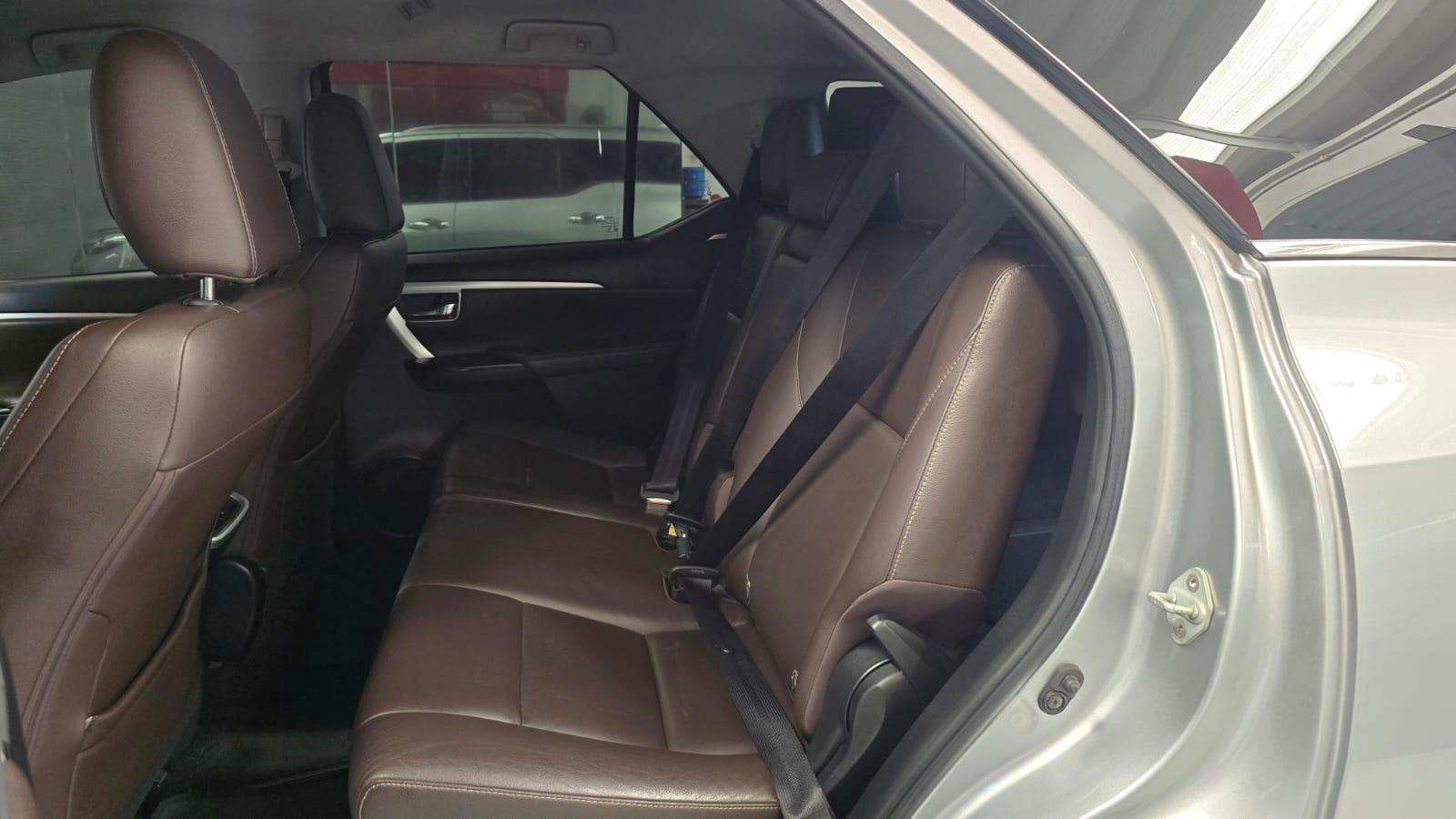 Toyota HILUX SW4 2.8 SRX - foto 9