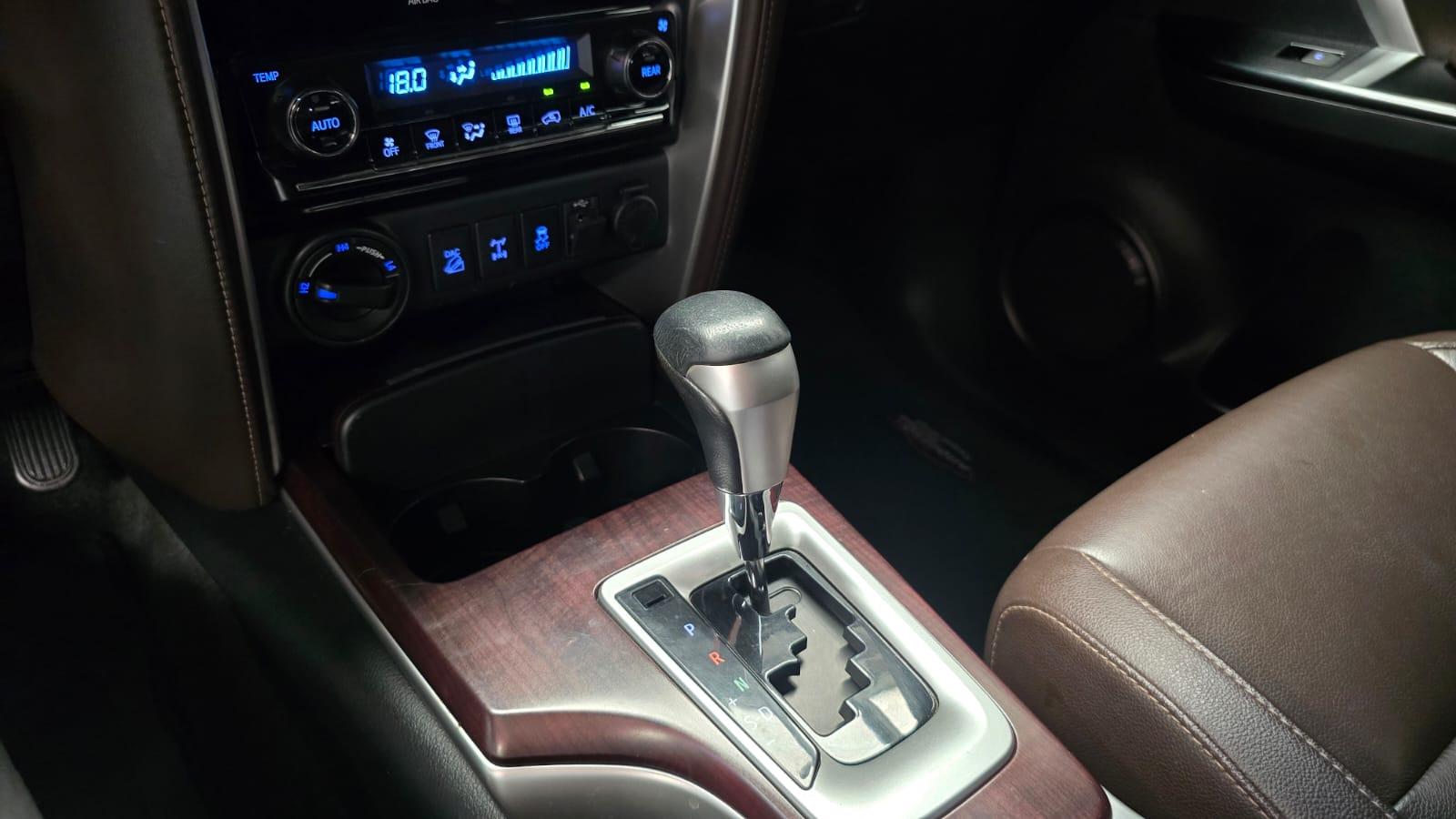 Toyota HILUX SW4 2.8 SRX - foto 10