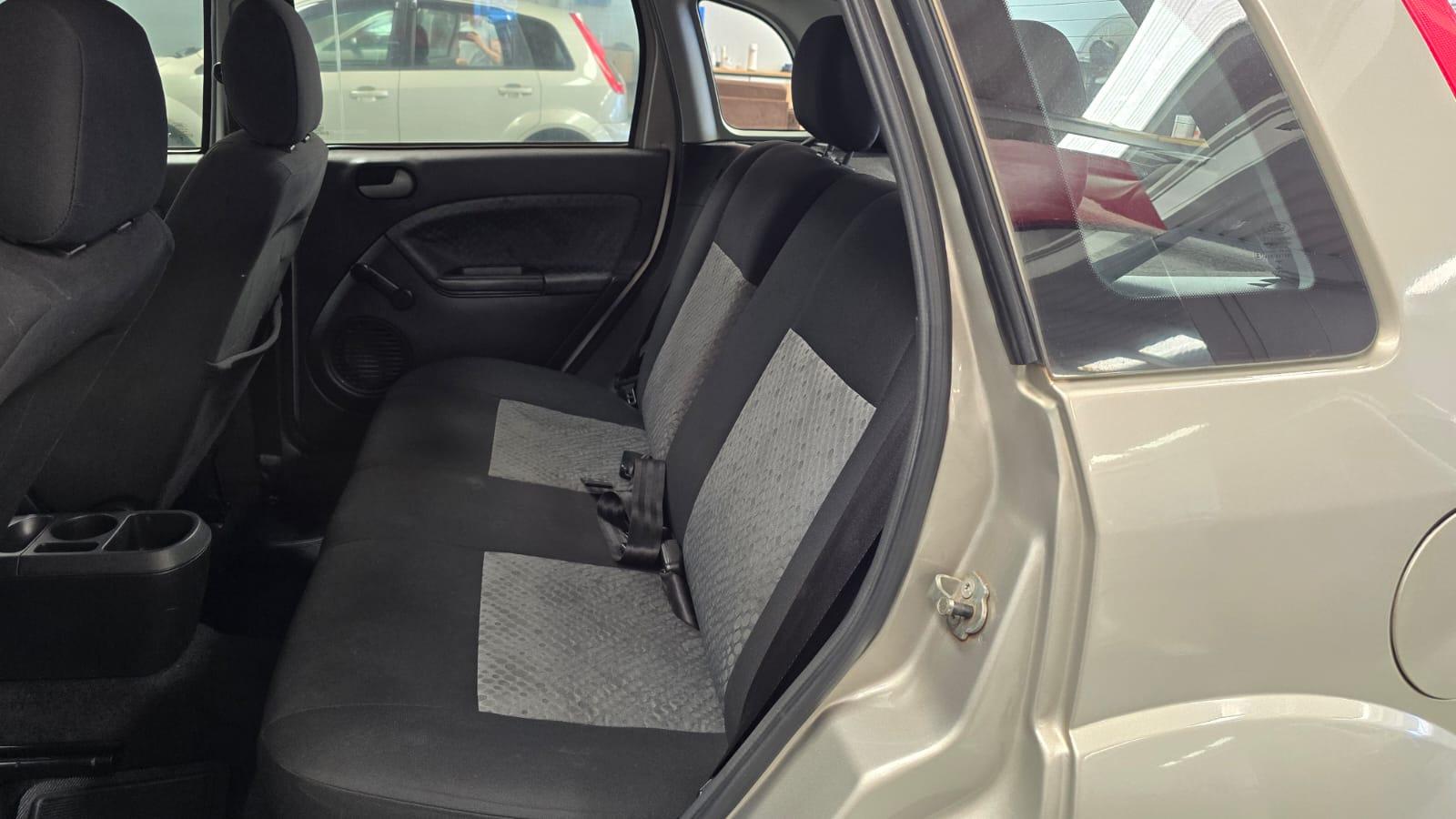 Ford FIESTA 1.6 HATCH - foto 9