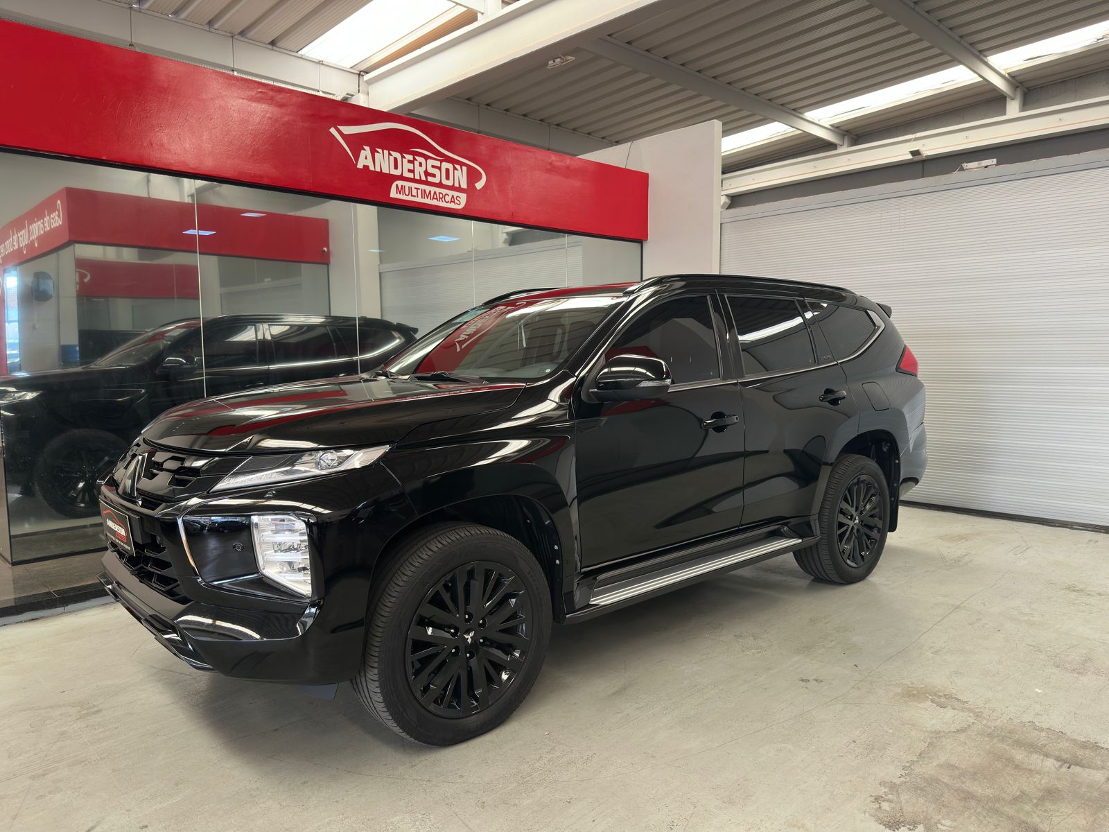 Mitsubishi PAJERO 