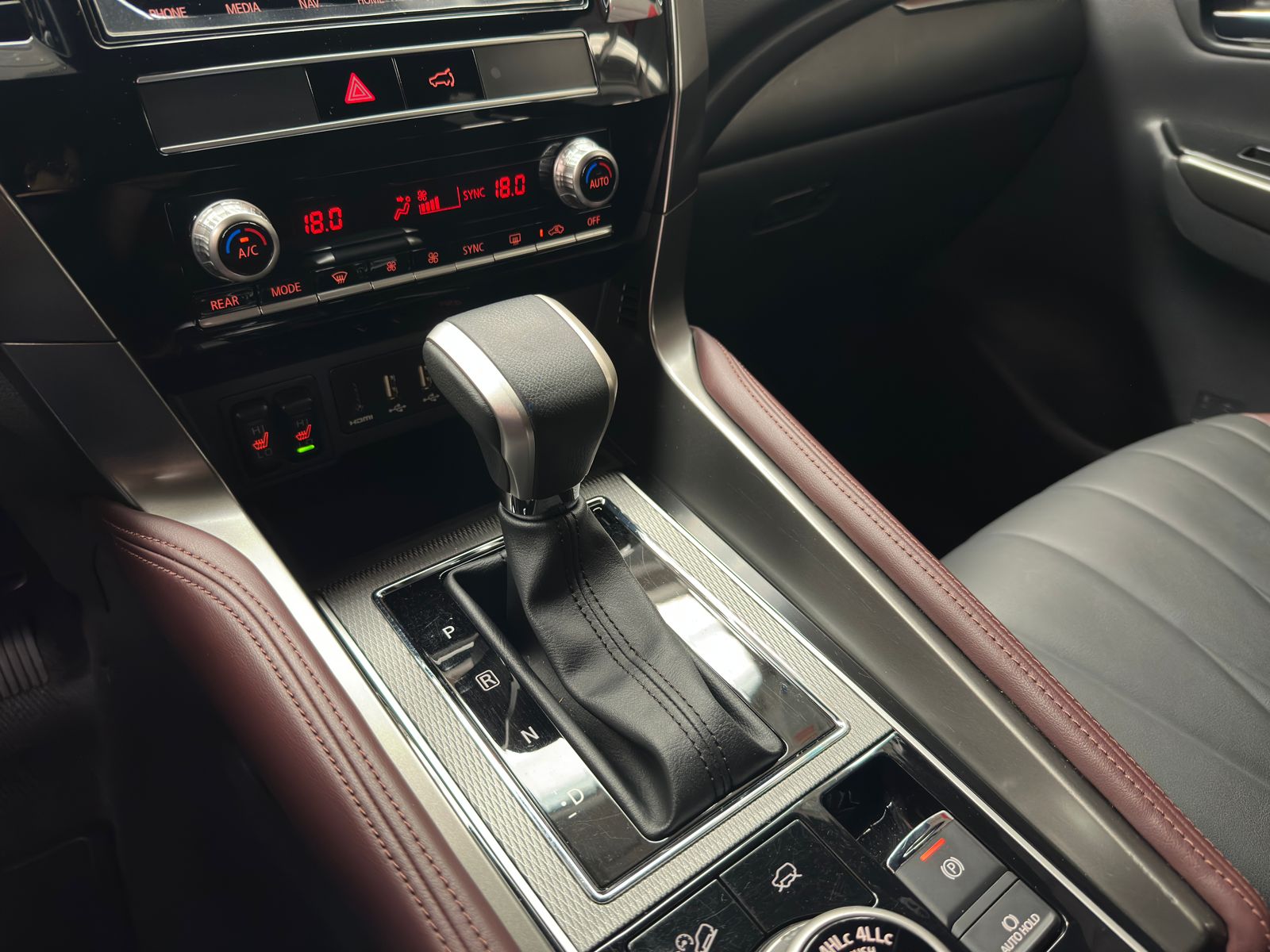 Mitsubishi PAJERO  - foto 11