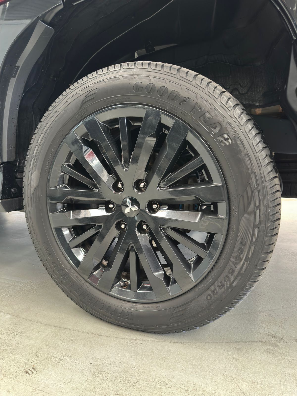 Mitsubishi PAJERO  - foto 23