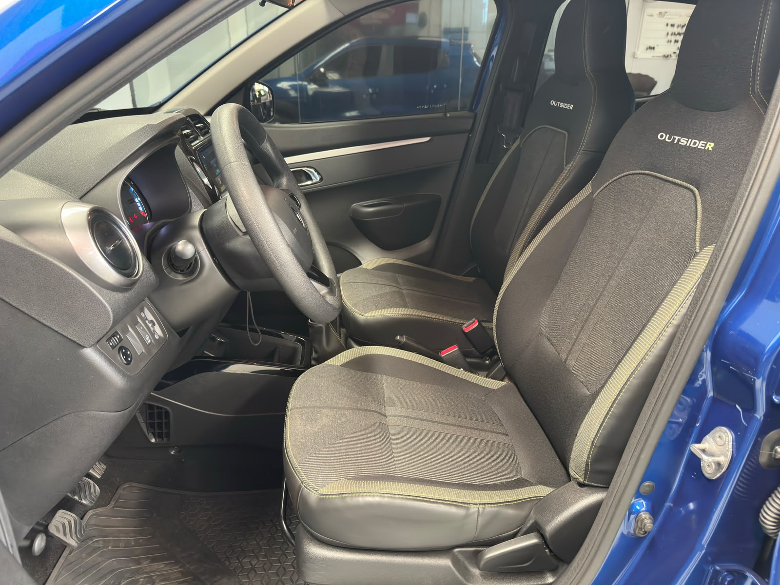 KWID OUTSID 2 a venda na Anderson Multimarcas
