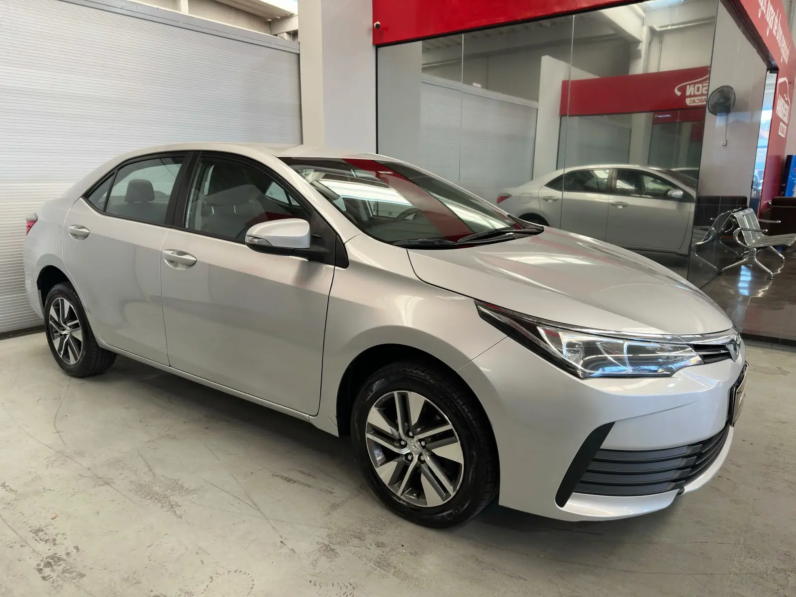 Toyota COROLLA GLI18 CVT a venda na Anderson Multimarcas